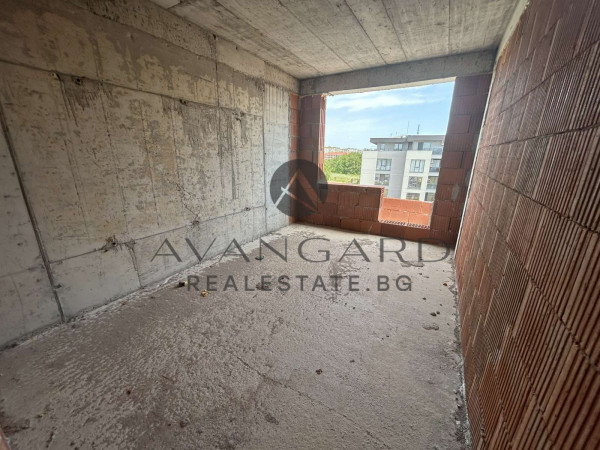 ИЗГОДНО! Тристаен ОСТРОМИЛА