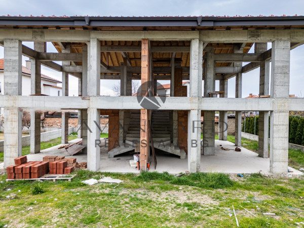 ДВУЕТАЖНА КЪЩА с. Труд