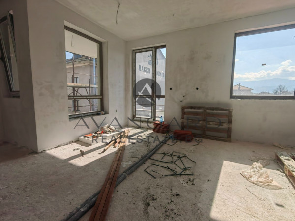 THREE-ROOM BOUTIQUE BUILDING UNDER CONSTRUCTION