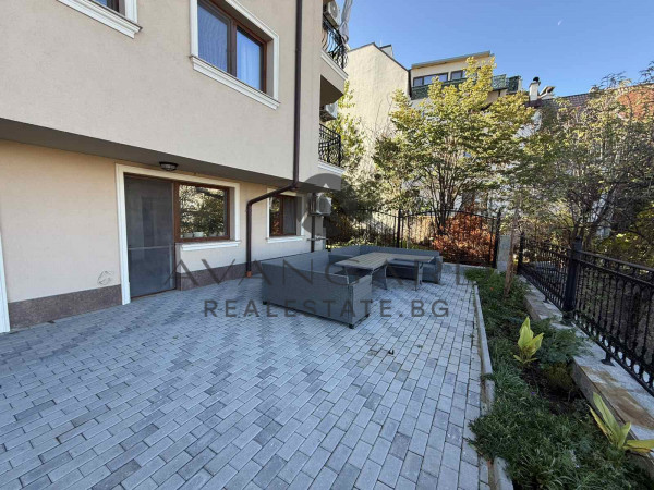 Two-room apartment with a yard on Bunardjika