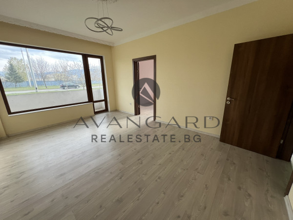 RENOVATED THREE-ROOM THRACIA