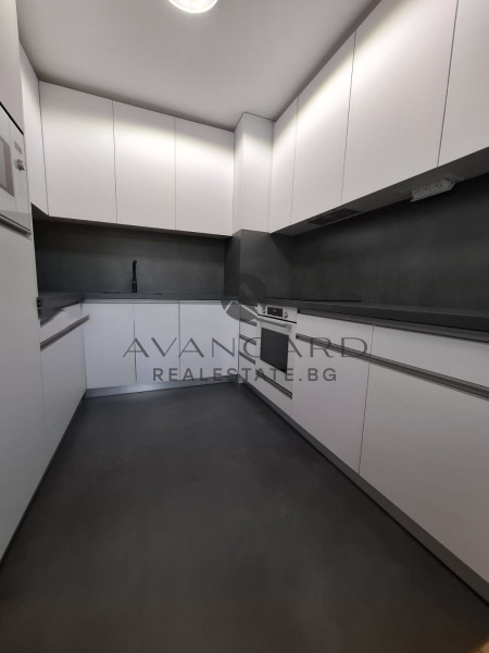 Четиристаен апартамент Център Изток