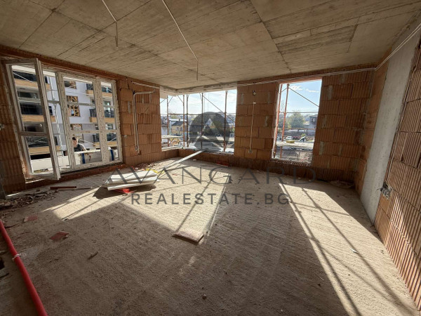 ТРИСТАЕН АПАРТАМЕНТ! МЛАДЕЖКИ ХЪЛМ!