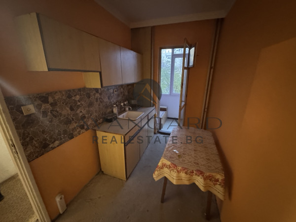 REAL SQUARE !! THREE-ROOM APARTMENT IN THRACIA NEXT TO AQUALAND!! FREE PARKING!!