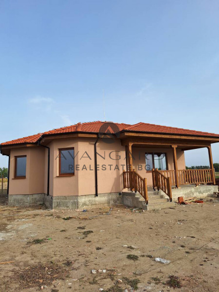 Newly built house with act15 Voivodinovo!
