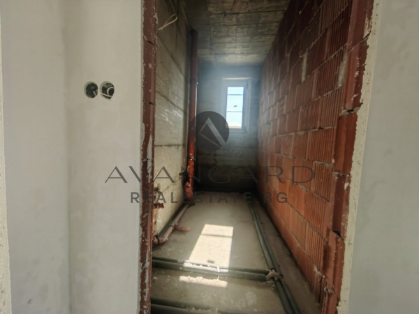THREE-ROOM BOUTIQUE BUILDING UNDER CONSTRUCTION