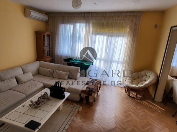 CENTRAL STATION! THREE BEDROOM FURNISHED!