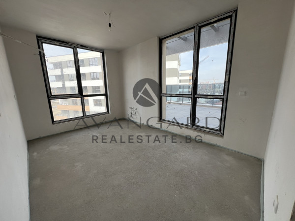 Four -bedroom with parking space in a luxury building