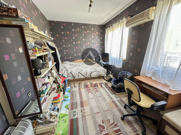 Spacious two -bedroom with four separate rooms / real square footage / south exposure / center