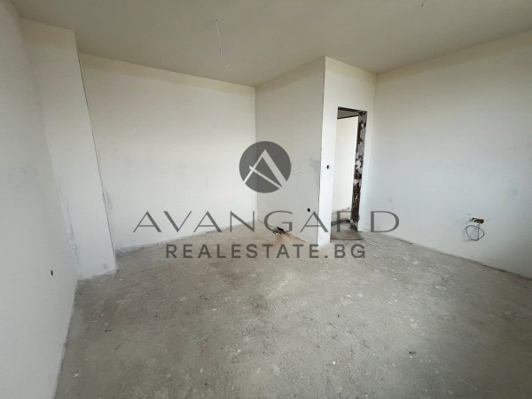 САМОСТОЯТЕЛНА ДВУЕТАЖНА КЪЩА С ДВОР с. Марково