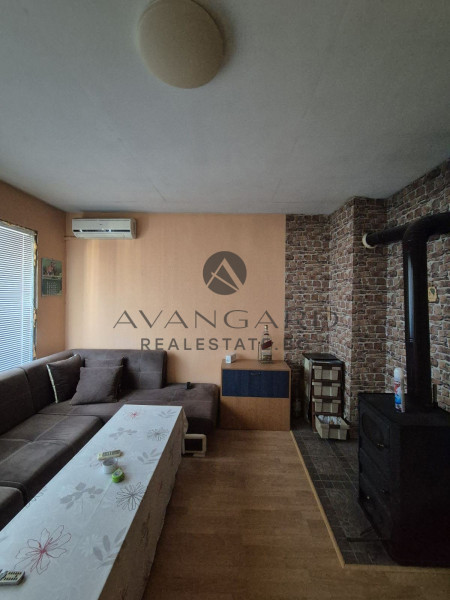 Three -bedroom real square footage Komatevo