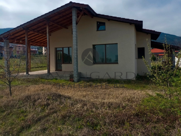One -storey house with 1000 sq.m. yard in the village of Markovo
