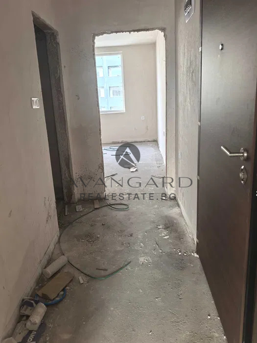 ACT 14! THREE-ROOM APARTMENT / THRACIA