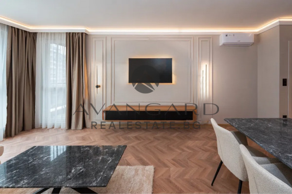 LUXURY TWO-ROOM APARTMENT WITH PARKING SPACE