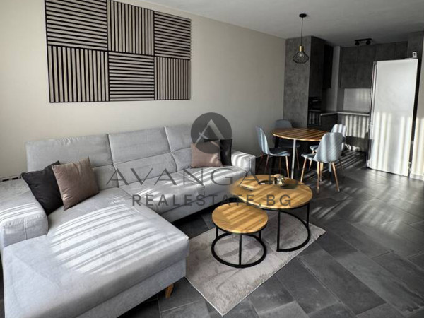 ОБЗАВЕДЕН ДВУСТАЕН АПАРТАМЕНТ В ЛУКСОЗНА СГРАДА