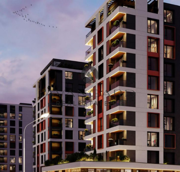 Four -bedroom in a luxury building / Mall Plaza