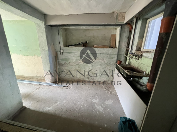 House floor + basement / Proslav