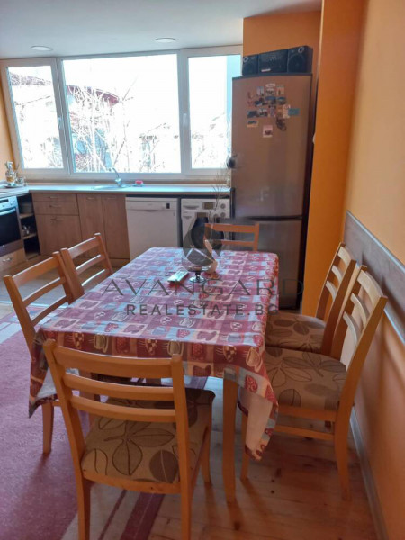 Three -bedroom with parking space + Studio Kamenitsa 2