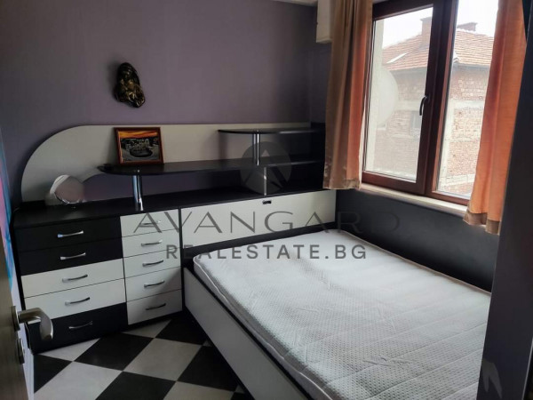 Four -bedroom apartment to the old town