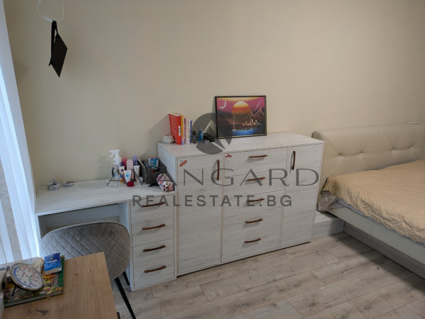 A three -bedroom furnished! Smirnenski!