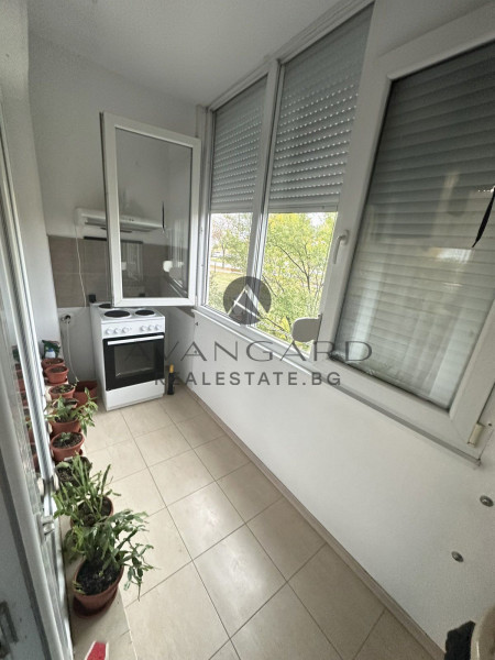 Двустаен обзаведен до Форума