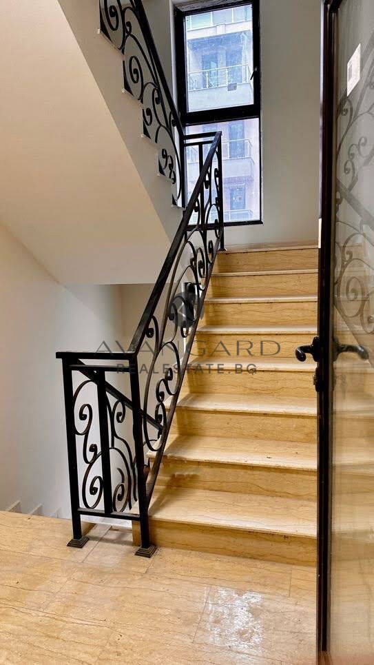 ДВУСТАЕН НОВА СГРАДА / СМИРНЕНСКИ