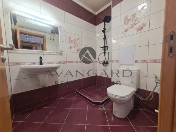 LUXURY FURNISHED THREE-ROOM APARTMENT