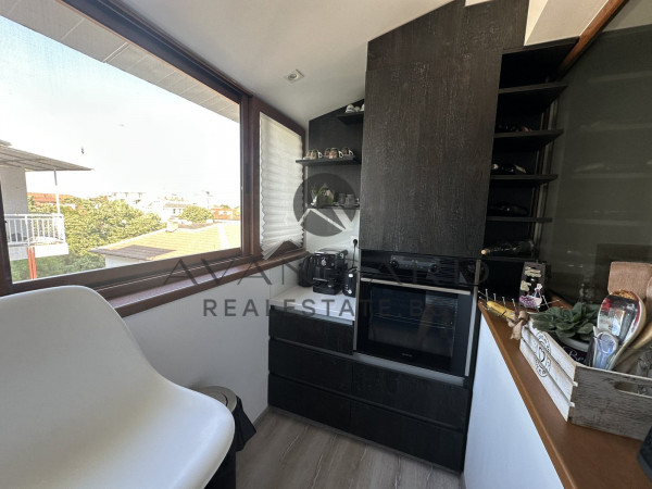 Luxury maisonette! Center!