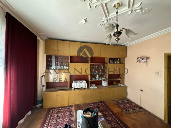 THREE BEDROOM REAL SQUARE AREA SUNLIGHT