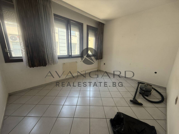 ТОП ЛОКАЦИЯ ! ТРИСТАЕН АПАРТАМЕНТ В МАРАША !!!