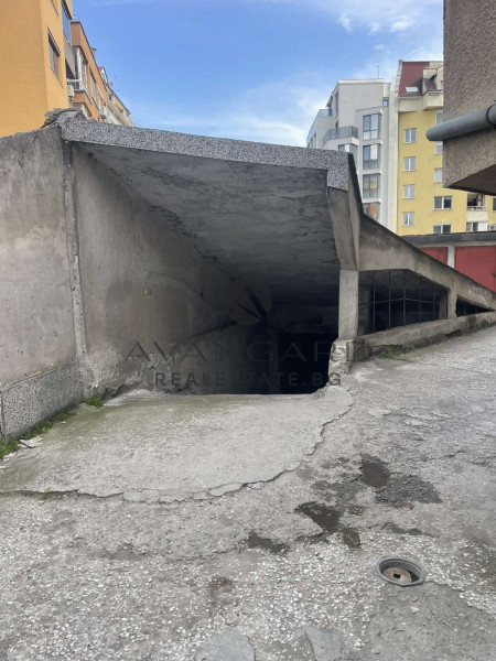 ПОДЗЕМЕН ГАРАЖ В КЪРШИЯКА ДО НОВОТЕЛА