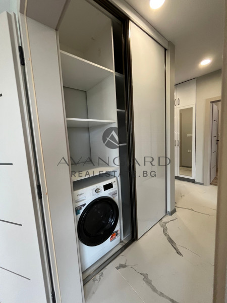 Luxuriously furnished turnkey two -bedroom apartment/ Smirnenski