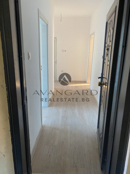 Тристаен РЕАЛНА КВАДРАТУРА ЕМЕМЕНТО