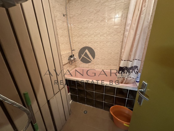 Spacious two -bedroom with four separate rooms / real square footage / south exposure / center
