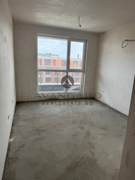 THREE-ROOM APARTMENT! ROAD BASE!