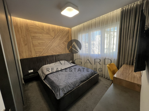 LUXURIOUSLY FURNISHED MULTI-ROOM APARTMENT