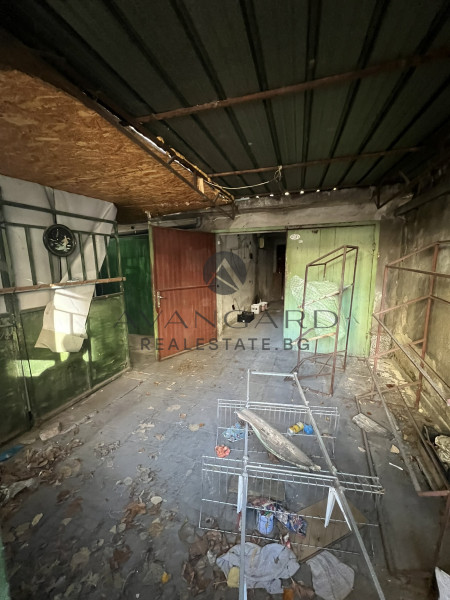 ЧЕТИРИСТАЕН С ВЪЗМОЖНОСТ ЗА ГАРАЖ  В КАМЕНИЦА 1