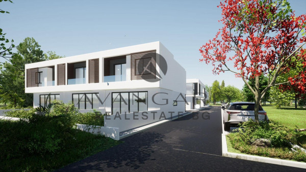 HOUSE WITH YARD AND PARKING SPACE