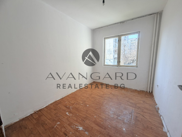 THREE-ROOM APARTMENT WITH REAL SQUARE AREA