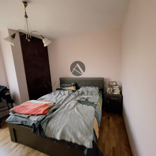 House/Business with built-up area of ​​976 square meters in the village of Markovo