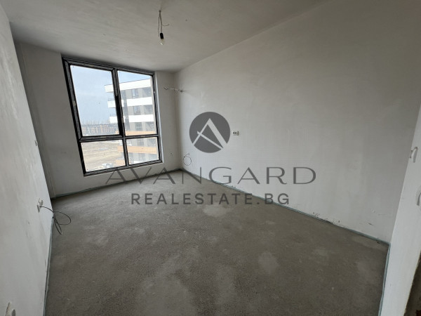 Four -bedroom with parking space in a luxury building