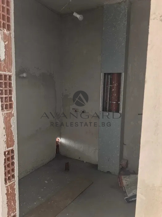 ACT 14! THREE-ROOM APARTMENT / THRACIA