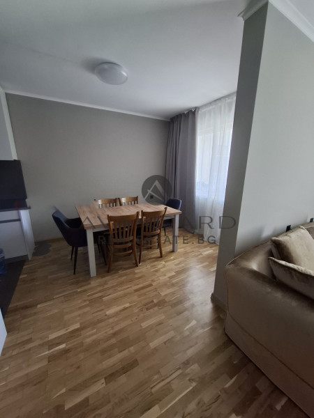 Четиристаен апартамент Център Изток