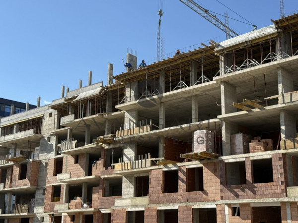 One bedroom apartment in a luxury building! Smirnenski!