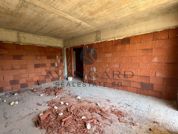 Тристаен Модър