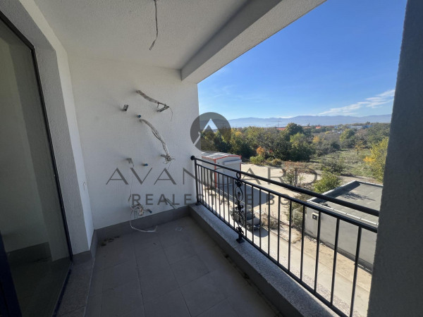 Three-room apartment / Karshiyaka