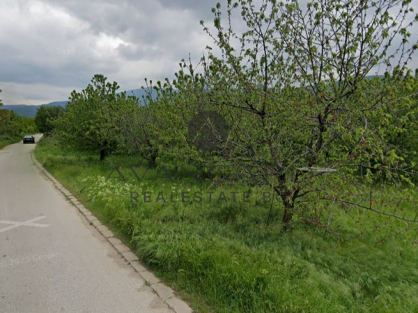 Large plot / electricity and water / asphalt road