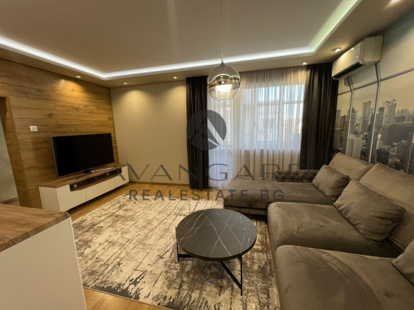 LUXURIOUSLY FURNISHED MULTI-ROOM APARTMENT