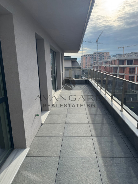 THREE-ROOM APARTMENT! ROAD BASE!