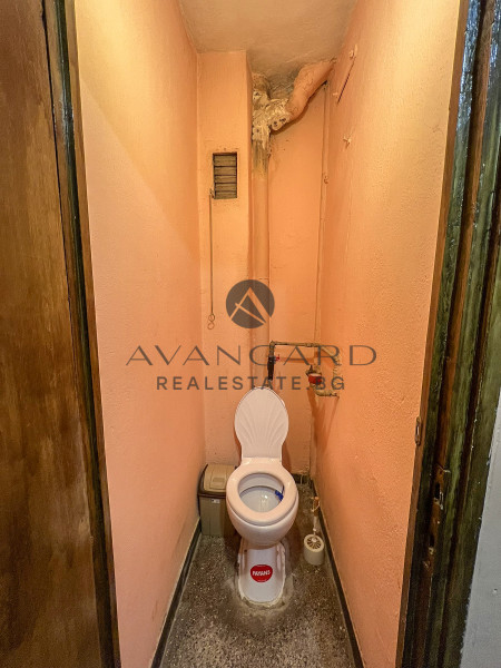 One -bedroom apartment with three separate rooms in Kamenitsa 1